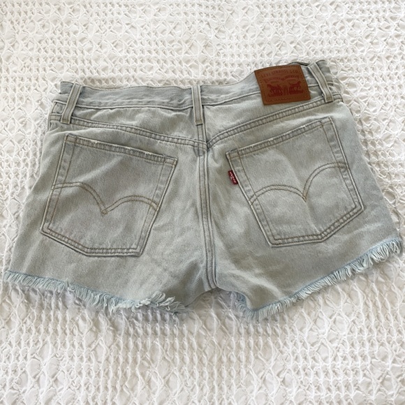 Levi’s Shorts 27 - Picture 3 of 3